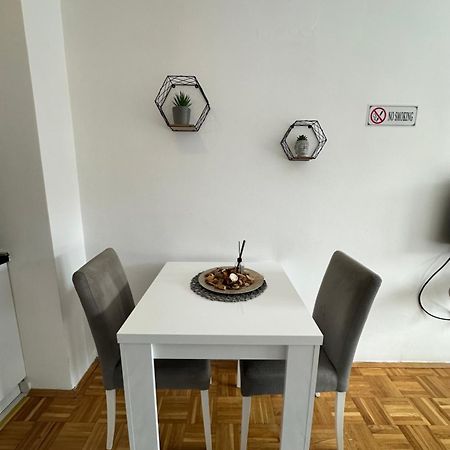 Apartment Guri Pristina Buitenkant foto