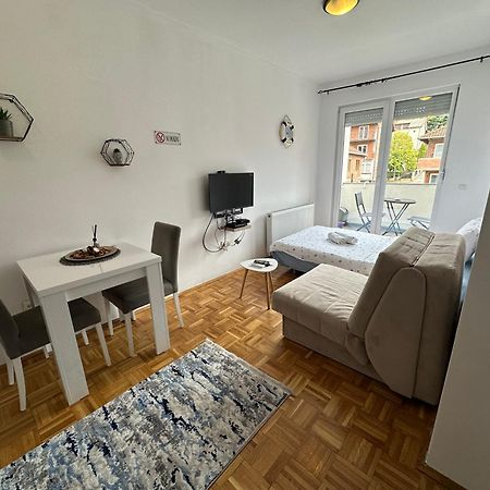 Apartment Guri Pristina Buitenkant foto