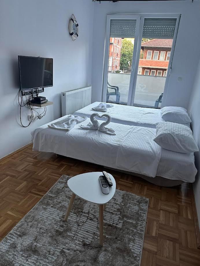 Apartment Guri Pristina Buitenkant foto