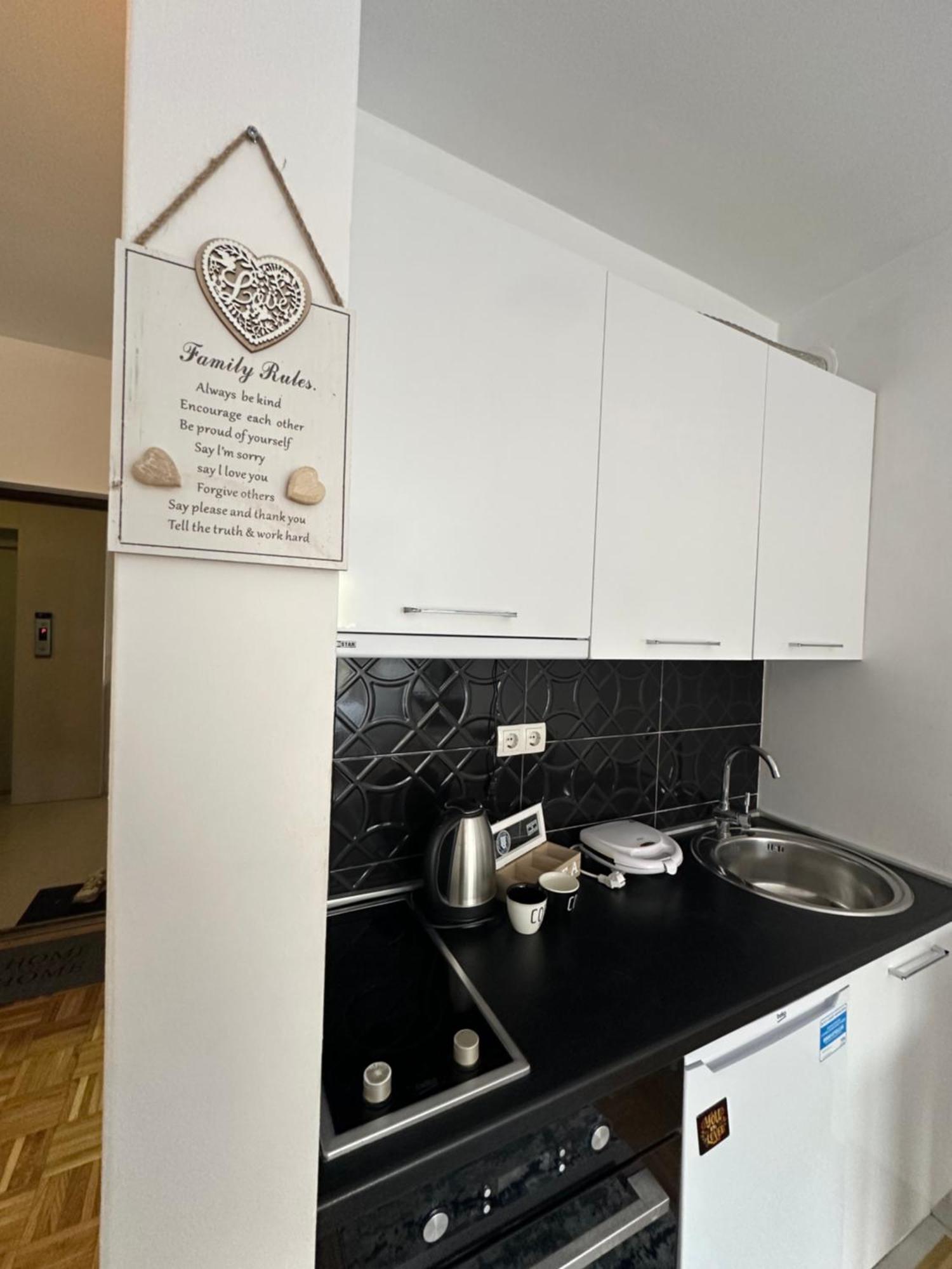 Apartment Guri Pristina Buitenkant foto